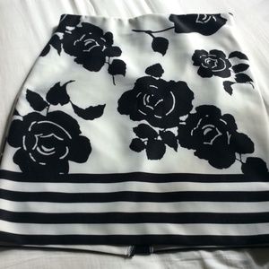 Frank Lyman Size 14 woman's skirt.  Black and white floral gently worn